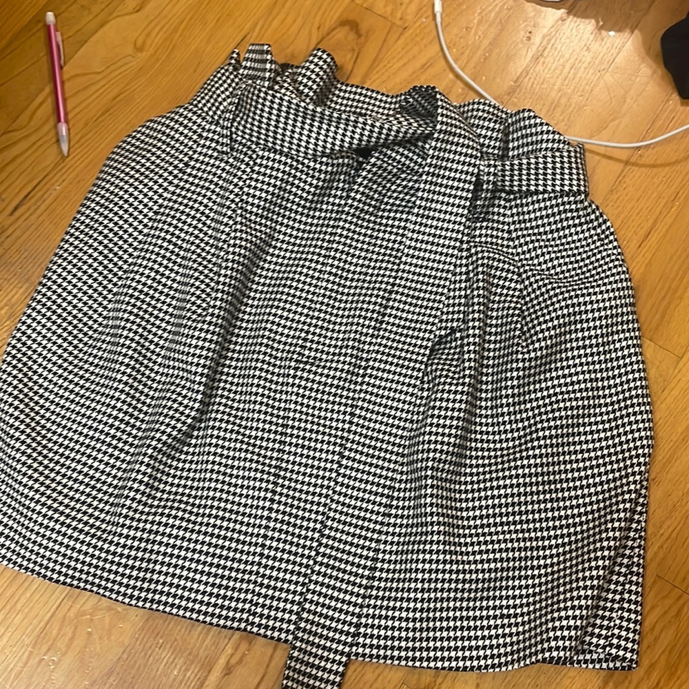 Alice and Olivia houndstooth skirt size 10